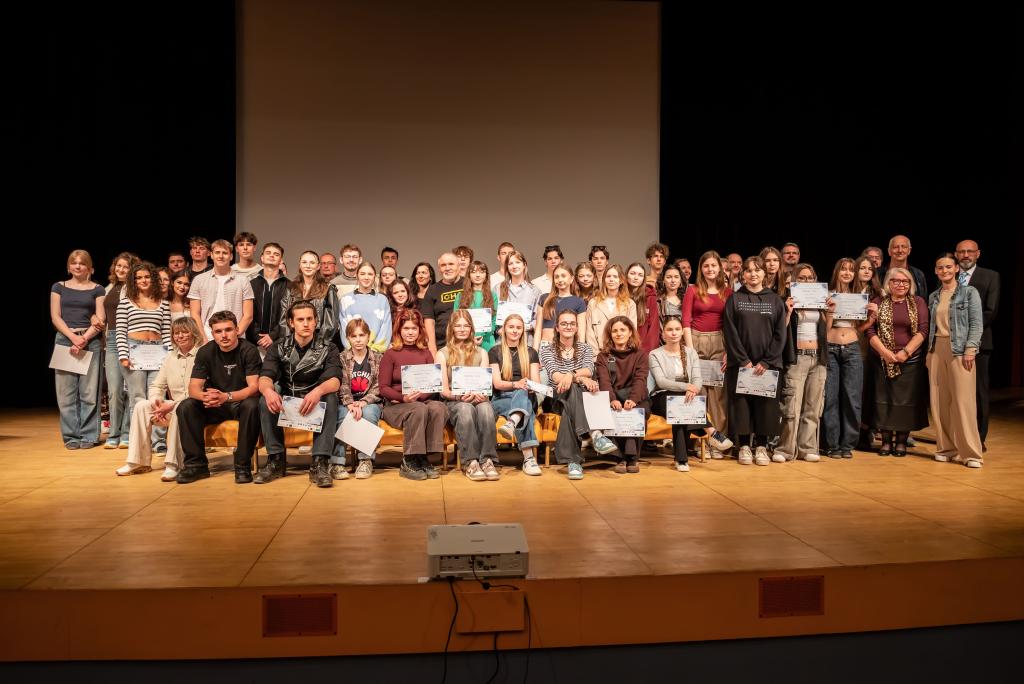 Účastníci workshopu CZ-SK . študenti, pedagógovia, experti, organizátori